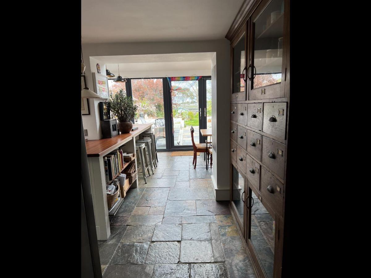 Unique Townhouse With Large Garden Down To The Sea Villa Killough ภายนอก รูปภาพ